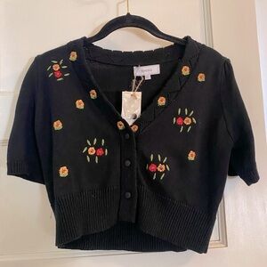 Rihoas Brand Floral Embroidered Crop Tee New with Tags Size Large